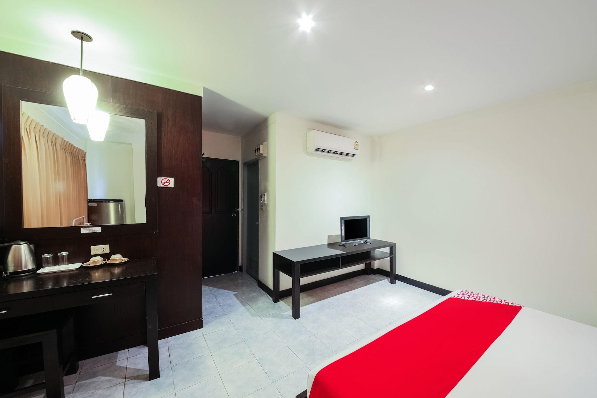 Oyo 244 Roar Inn Patong Exterior photo
